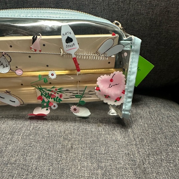 Kate Spade New York Emergency 7 Piece Set Bridal Kit - Wedding Cake Toss - Picture 5 of 10